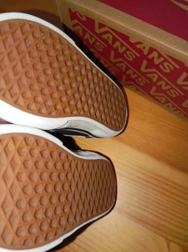 Hermosos Zapatos Vans Negros para bebe talla 21 – photo 2